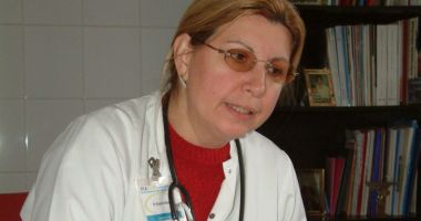 Medicii de la Spitalul de Boli Infecţioase dau consultații în „cabinetele” din curtea instituţiei - 3