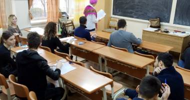 Stire din Cultură-Educație : Infractorii din băncile liceului. Fură până și la simulări