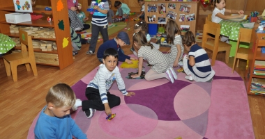 Stire din Cultură-Educație : Părinții constănțeni iau startul cursei înscrierilor la grădinițe. Atenție, sunt modificări!