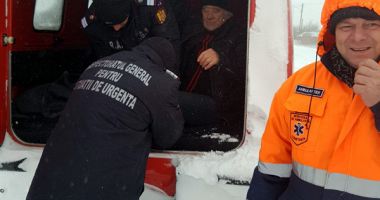 Stire din Social : Constanța, cod portocaliu de ninsori abundente. Drumuri blocate și misiuni în plină noapte