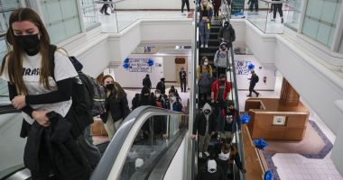 Joaca de-a carantina! Elevii nu se mai pot întâlni în clasă, ci pe banca din mall - 2