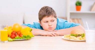 Stire din Sănătate : Cinci pași pentru tratarea obezității la copii