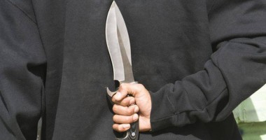 Stire din Eveniment : TEROARE ÎN AUTOBUZUL 42 / Pasagerii, amenințați cu satârul