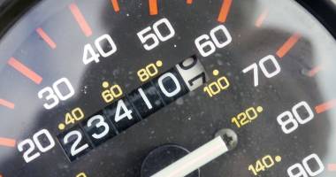 Stire din Eveniment : Dai kilometrajul mașinii înapoi? Riști să ajungi în spatele gratiilor