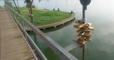 Stire din Social : Tradiție de nivel mondial, pusă în practică la Constanța: "lacătele iubirii", în Parcul Tăbăcărie