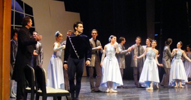 Stire din Cultură-Educație : Versiune insolită a baletului "Lacul Lebedelor"