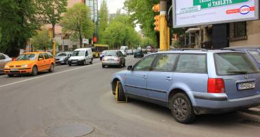 Șmecherii fac legea pe străzile Constanței. Parchează în intersecții, stații de autobuz sau pe spații verzi - 4
