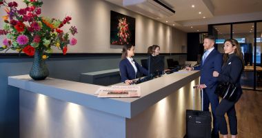 Stire din Economie : Legea privind impozitarea zero a industriei HoReCa mai poate fi salvată doar de o minune dumnezeiască