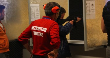 Liceenii din Constanța s-au întrecut în a trage cu arma la țintă - Galerie Foto - 2