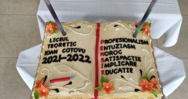 Familia Liceului hârșovean "Ioan Cotovu" a trăit emoția pensionării a șase colegi - 4