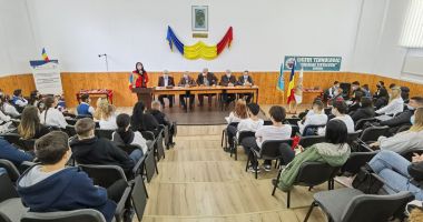Stire din Cultură-Educație : Cele trei uniri care au făcut națiunea română, evocate la Liceul „Nicolae Titulescu” Medgidia