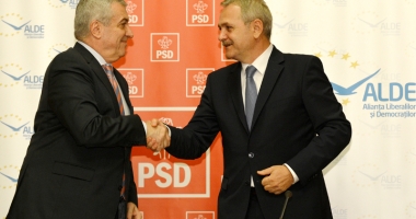 Stire din Politică-Administrație : Liderii politici dau buluc pe litoral.  PNL strânge "oastea" la Neptun,  PSD și ALDE pun țara la cale în Mamaia