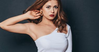 Liftingul facial nu opreşte procesul de îmbătrânire, ci oferă o înfăţişare mult întinerită
