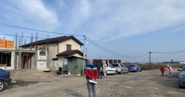 Locuitorii din Veterani, disperaţi! „Nu ne putem muta în case fără curent electric! Primăria ne ignoră!” - 2