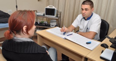 Stire din Sănătate : Tratați durerile de spate din fașă!