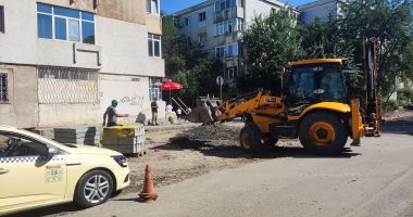 Supărare în cartierul Poarta 6: "Nu mai avem unde să parcăm mașinile!" - 2