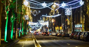 Stire din Social : Luminiţe de un milion de euro, de Crăciun. „Constanţa ar trebui să fie în doliu!”