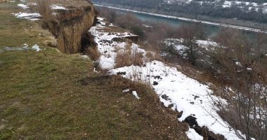 Malul de la Cumpăna se surpă în continuare. Disensiuni între primărie și Canalele Navigabile - 4