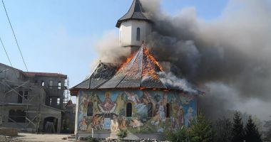 Stire din Eveniment : Mănăstirea "Sfântul Filip", mistuită în incendiu. Moaștele, salvate!