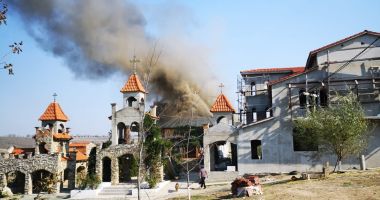 Mănăstirea "Sfântul Filip", mistuită în incendiu. Moaștele, salvate! - 4