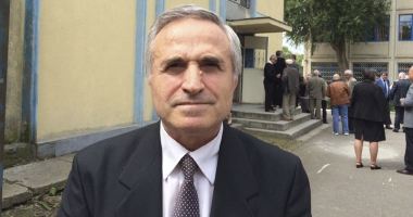 Stire din Cultură-Educație : "De elev nu te apropii interzicând telefonul și obligându-l să memoreze abstract"