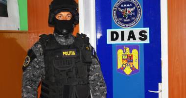 Ce secrete se ascund  sub uniformele "mascaților" - 2