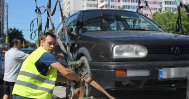 Stire din Eveniment : Mare grijă cât timp vă lăsați mașina într-un loc. Puteți rămâne fără ea