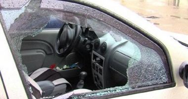 Trei minori au distrus zeci de mașini, în zona Casei de Cultură din Constanța. Iată ce pedepse au primit - 2