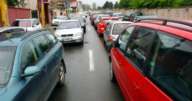 Stire din Eveniment : Timbrul de mediu ar putea fi transformat în impozit anual. Toți șoferii vor plăti