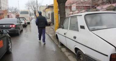 Coșmarul pietonilor: mașinile parcate pe trotuar! - 2