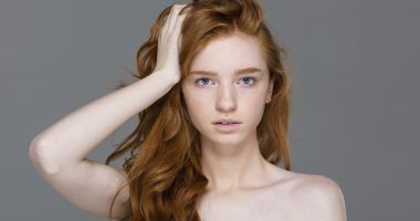 Stire din Sănătate : Melanomul, formă agresivă de cancer de piele, „țintește” în special persoanele blonde și roșcate