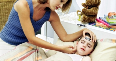 Stire din Sănătate : Alertă printre mămici! O boală teribilă le provoacă celor mici dureri groaznice