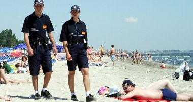 Stire din Eveniment : Metoda ziarului, cea mai nouă tactică de furt, folosită pe litoral