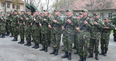 Stire din Eveniment : Militarii trag primele "gloanțe" spre Guvern: salarii mărite, bani de chirie și… mai puține mese la Forțele Navale