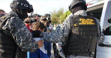 Stire din Eveniment : Infractori de la 7 ani, pe străzile Constanței! "Nu știu nici când e data lor de naștere!"