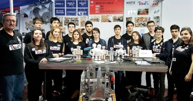 Stire din Cultură-Educație : VIDEO. Mirciștii scriu istorie în învățământul constănțean. Robotul lor a fost răsplătit cu două premii