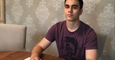 Stire din Cultură-Educație : "Școala trebuie să ne învețe cum să gândim, nu să reținem pe de rost!"