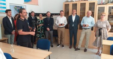 Stire din Cultură-Educație : Directorul Liceului "Gh. Miron Costin" din Constanța, invitat de ministrul Turismului să disemineze bunele practici, la București