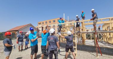 Stire din Politică-Administrație : Mobilizare în comuna Cumpăna. „Construim două case pentru familii aflate la nevoie!”