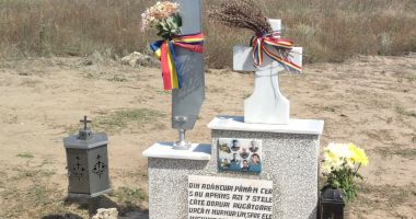 Monument în cinstea eroilor căzuți la datorie, în dubla tragedie aviatică din județul Constanța - 2