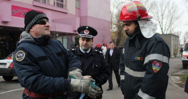 Stire din Eveniment : "Suntem obișnuiți să intrăm cât mai repede peste nemernici în case"