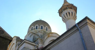 Stire din Politică-Administrație : Moscheea Carol I are nevoie de reparații capitale. Va aloca Primăria Constanța fonduri?