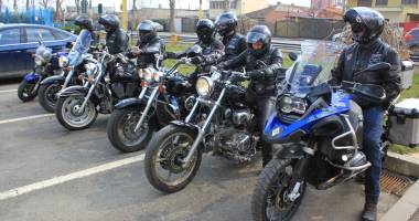 Stire din Eveniment : VIDEO.  Motocicliști vs. șoferi. Cine aduce moartea pe șosele?