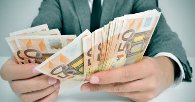 Motorul economiei a repornit. Creditarea mediului de afaceri a crescut cu 5,4% - 2