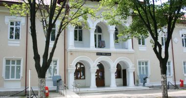 Muzeele din Constanța, în suferință: își așteaptă salvarea dintre crăpături! - 2