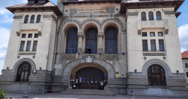 Muzeele din Constanța, în suferință: își așteaptă salvarea dintre crăpături! - 4