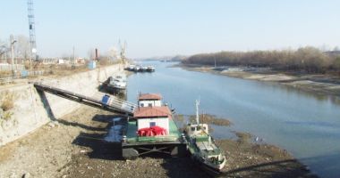 Navigația pe Dunăre e în pericol! Ministerul Transporturilor propune intervenția rapidă prin lucrări de dragaj