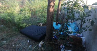 Ce rușine! Sediu de școală, evacuat în grabă, ajuns culcuș pentru oamenii străzii! - 2