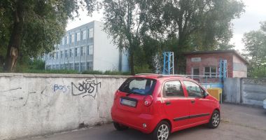 Ce rușine! Sediu de școală, evacuat în grabă, ajuns culcuș pentru oamenii străzii! - 9
