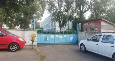 Ce rușine! Sediu de școală, evacuat în grabă, ajuns culcuș pentru oamenii străzii! - 8